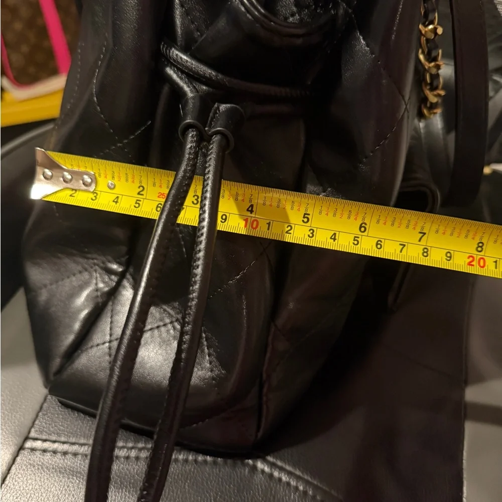 Quilted Black Leather Shoulder Bag with Gold Chain Accent - Picture 2 of 7